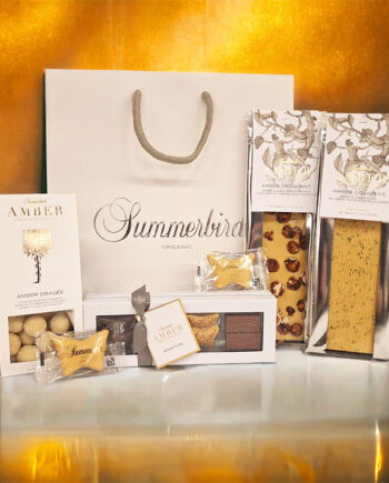 All About Amber  Gavepose Med Amber Chokolade Fra Summerbird