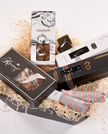 Gavekurv Med God Lakrids Send Gavekurve Blomster Med Bloomit