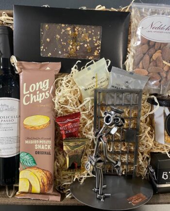 Gavekurv Med Metalfigur Fængselsbetjent Fængselsfunktionær Vin Hygge