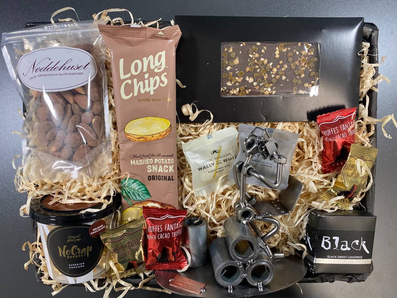 Gavekurv Med Metalfigur Indkøber Bygningskonstruktør Byggeleder Lækkerier