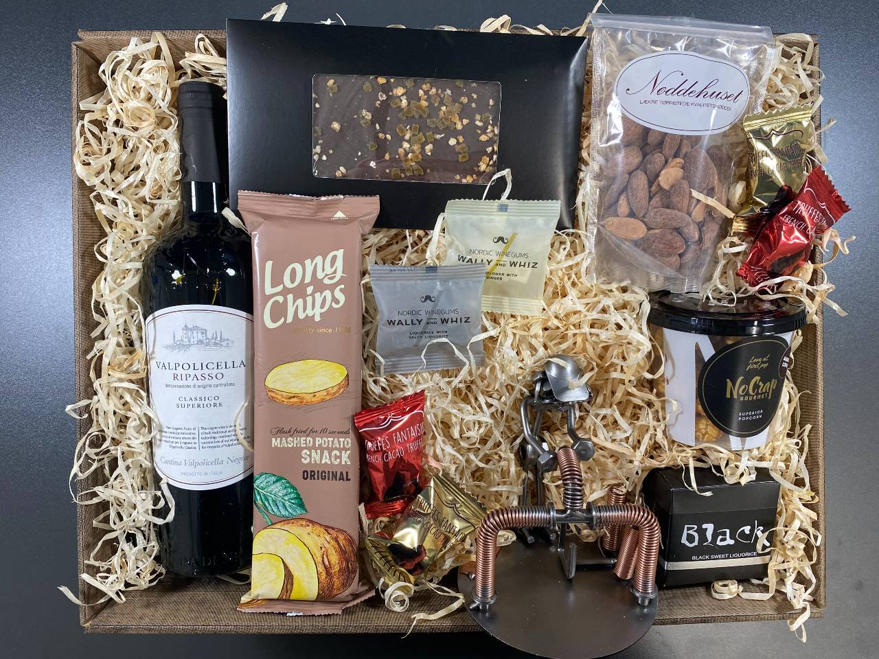 Gavekurv Med Metalfigur Isolatør Vin Hygge