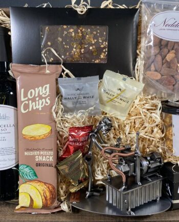 Gavekurv Med Metalfigur Maskinmester Entreprenørmaskinmekaniker Vin Hygge