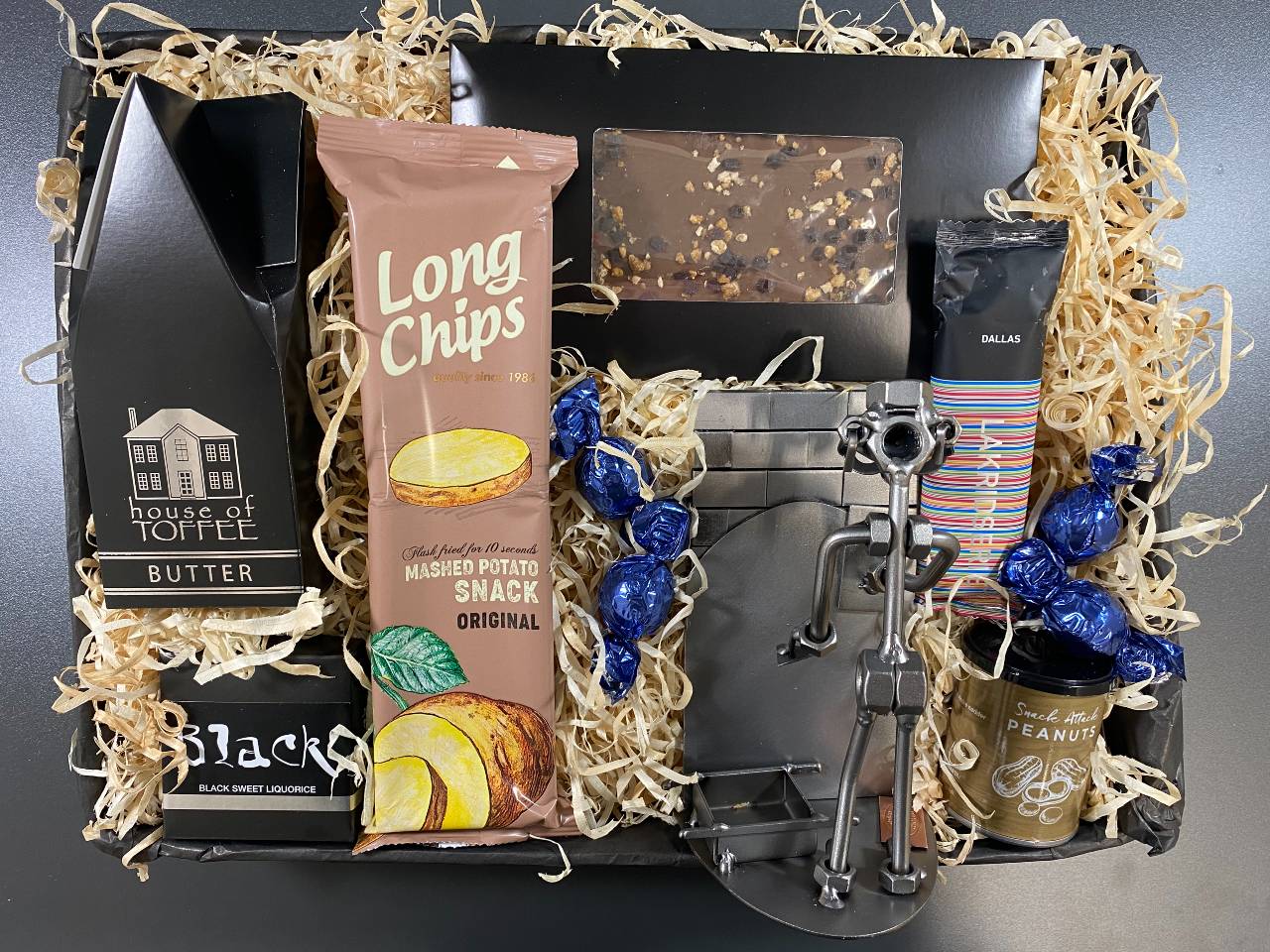 Gavekurv Med Metalfigur Murer Lækkerier