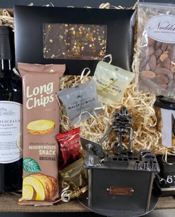 Gavekurv Med Metalfigur Sygeplejerske Apoteker Vin Hygge