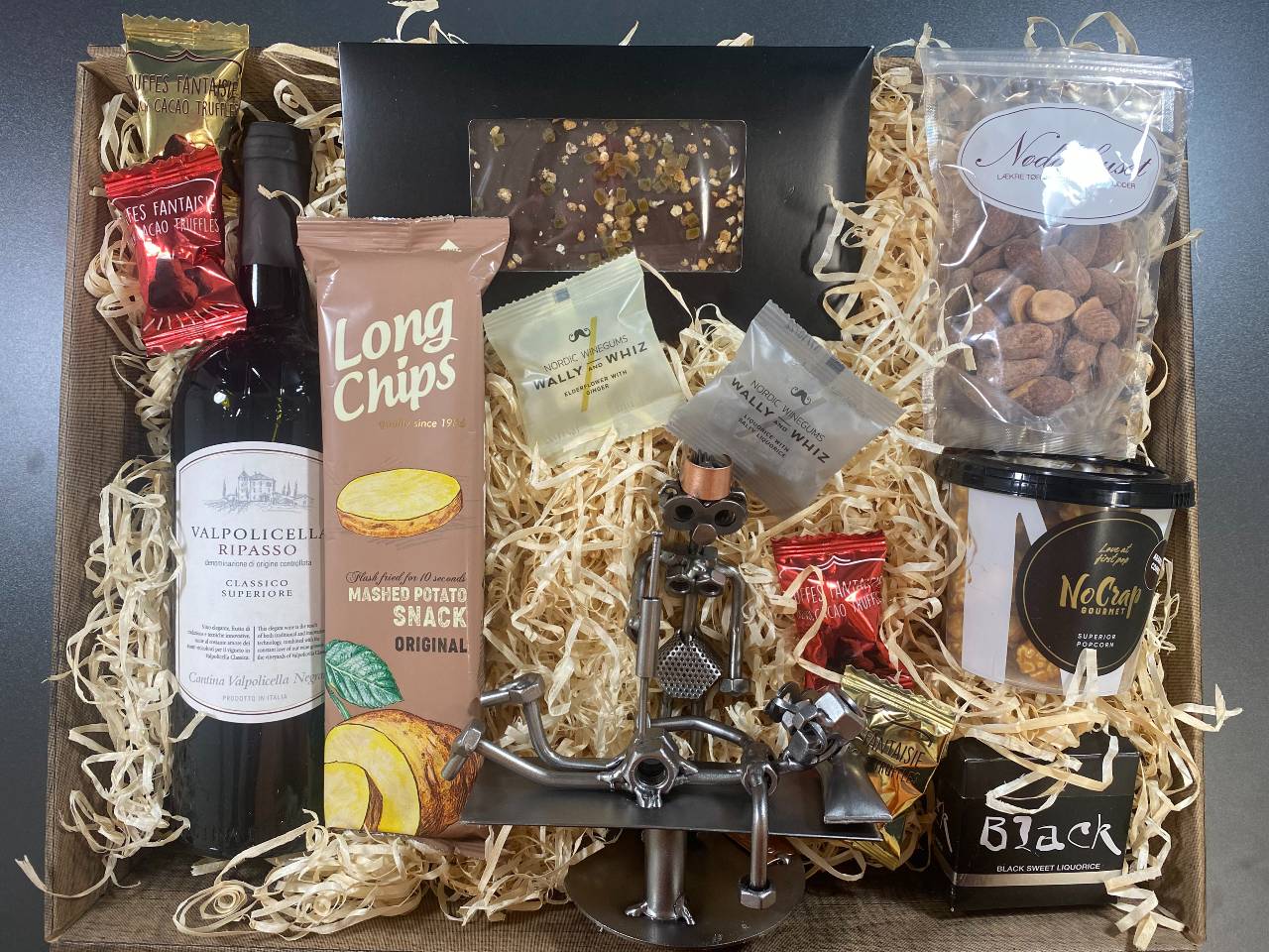 Gavekurv Med Metalfigur Sygeplejerske Vin Hygge